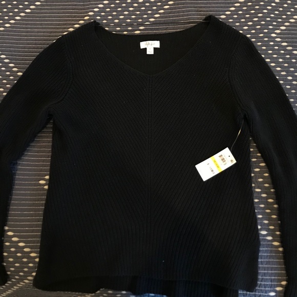 Black sweater - Picture 4 of 4